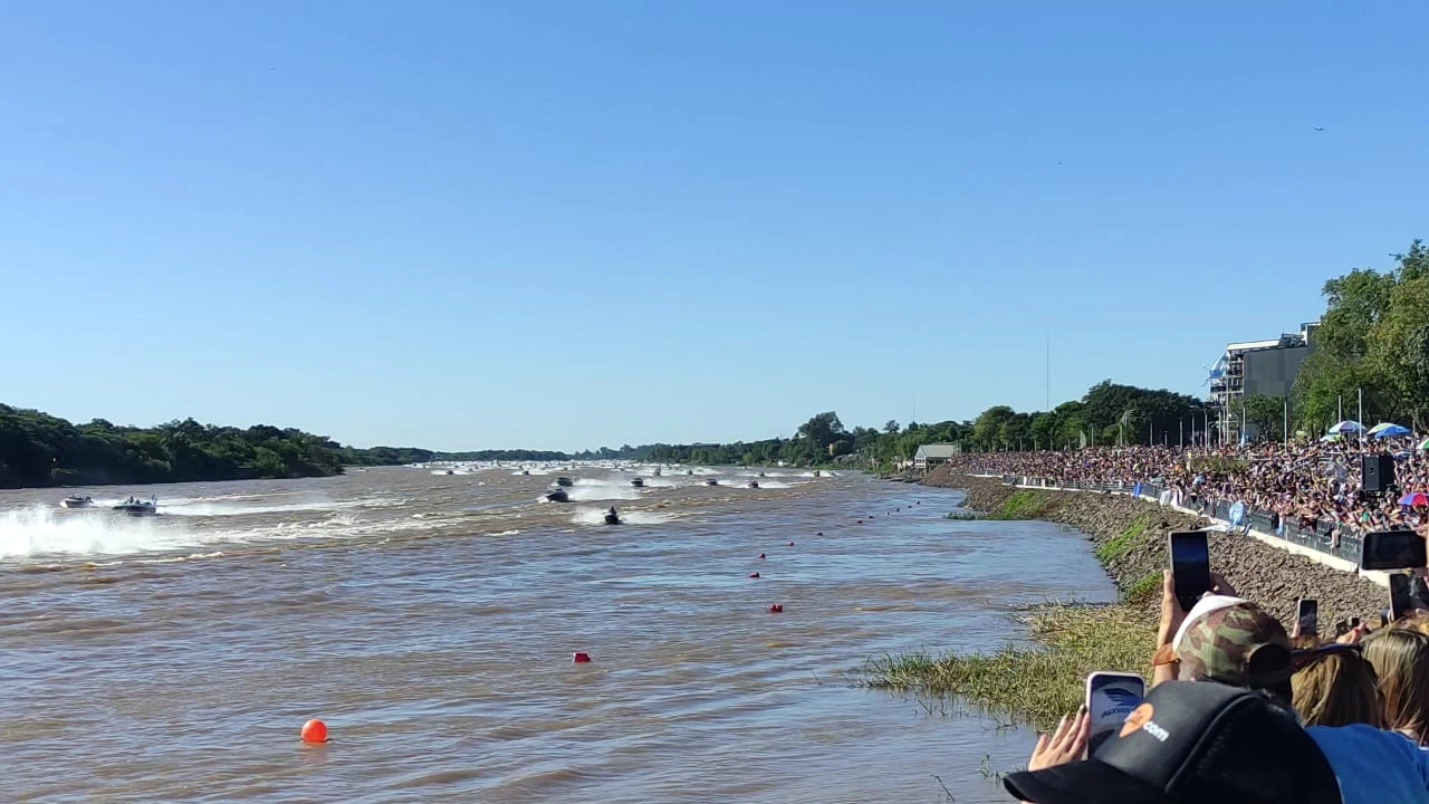 Más de 4000 pescadores de todo el país y alrededores participan de la 49° Fiesta Nacional del Surubi en Goya
